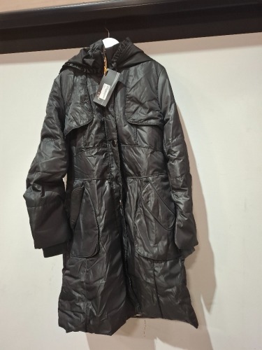 7 X J.XU COATS IN CHARCOAL IN SIZES, SMALL, MEDIUM AND LARGE (NOTE: LEATHER BUCKLE ON BACK OF COAT HAS DEGRADED SEE IMAGE)