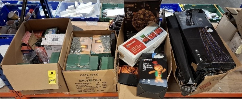 APPROX 30 X MIXED CHRISTMAS LOT CONTAINING 30CM LIT BALL SCULPTURE 300LEDS , 1.8M LIT INFLATABLE GINGERBREAD MAN , 2.1M FLEXIBRIGHTS PYRAMID TREE 580 LEDS , 1500 LED TREEBRIGHTS 37.5M ETC IN 4 BOXES ( NOTE CUSTOMER RETURNS)