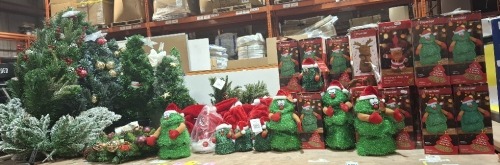 40 PIECE BRAND NEW MIXED PREMIER CHRISTMAS DECORATIONS LOT TO INCLUDE VARIOUS SIZED CHRISTMAS TREES - SANTA HATS - SINGING AND DANCING NORDIC PINES - MUSICAL DANCING REINDEERS - SINGING AND DANCING SANTA REINDEER ETC ON FULL BAY (PLEASE NOTE THESE ARE CUS
