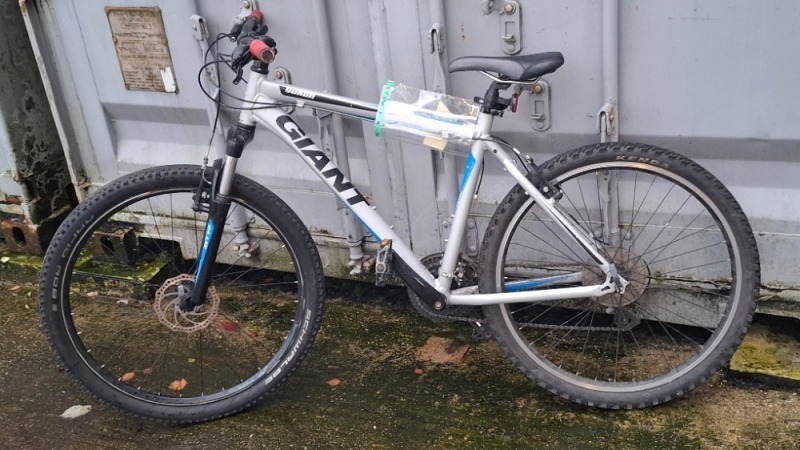1 X GIANT MOUNTAIN BIKE - SIZE 53 CM - GEARS 24
