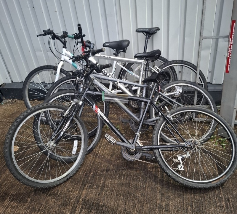 4 X MIXED BIKE LOT CONTAININING 1 X CHALLENGE 1X SMITH 1X CARRERA SUBWAY 1X ACTIVE MTB