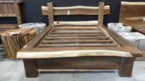 BRAND NEW SOLID SUAR WOODEN CHELSEA BED 190 X 135cm RRP £950