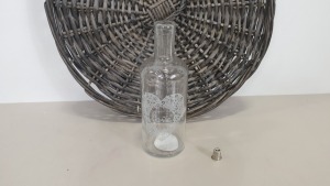 600 X BRAND NEW CLEAR BOTTLE VASE - ON ONE FULL PALLET