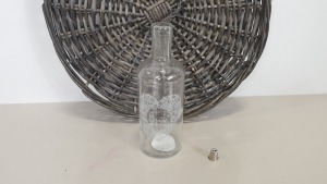 600 X BRAND NEW CLEAR BOTTLE VASE - ON ONE FULL PALLET