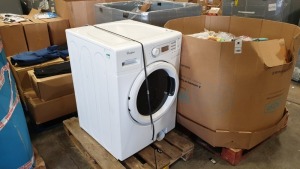 WHIRLPOOL AWG 1212/PRO 12KG COMMERCIAL LAUNDRY WASHING MACHINE (MINOR DENTS IN SIDE, SCUFFS ON TOP)