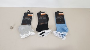 576 X PAIRS OF LADIES SOCKS WITH LACE SIZE 4-8 - ASST COLOURS BLUE, BLACK, GREY - IN 24 CARTONS