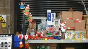 50 + PIECE BRAND NEW MIXED PREMIER CHRISTMAS LOT CONTAINING BOXED LIT PLANTS, ACRYLIC PENGUIN, FOXES, CAMPER VANS AND SNOWMAN WITH PARACHUTE, CHRISTMAS TRAIN AND CHRISTMAS TEDDIES ETC