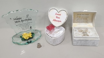 115 X ASSORTED BRAND NEW MAYFLOWER COLLECTABLES LOT CONTAINING 24 X BRAND NEW MAYFLOWER COLLECTABLES 'HAPPY 18TH BIRTHDAY' GLASS MESSAGE PLAQUE, 36 X BRAND NEW MAYFLOWER COLLECTABLES LOVING BELL MESSAGE BOX WITH GLASS BELL AND 55 X BRAND NEW MAYFLOWER COL