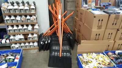 32 X METAL SNOW SHOVELS