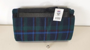 55 X BRAND NEW AUTO CARE PICNIC RUGS GREEN TARTAN IN 5 BOXES AND 5 LOOSE