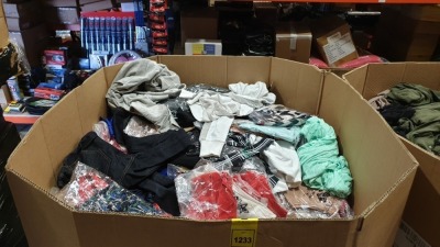 FULL PALLET OF CLOTHING IE ELOQUII DRESSES, IN THE STYLE BIKINI BOTTOMS, EYLEX DRESSES, HANZ CLOTHING COMPANY JUMPERS, ZIHI LONDON JEWEL NECKLACE SLEEVELESS BLACK DRESS AND VARIOUS OTHER JUMPERS, TOPS, PANTS ETC