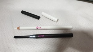 494 ITEMS OF 2TRUE PRODUCT COMPRISING: 216 X BRAND NEW 2TRUE EASY GLIDE KOHL PENCIL NO.16 WHITE AND 278 X BRAND NEW 2TRUE TWIST N LINE EYE DEFINER SHADE NO.10 - RRP £931.00