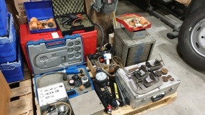 MIXED GARAGE EQUIPMENT CONTAINED ON ONE PALLET TO INCLUDE CAP AND COOLING SYSTEM TESTER, BRAKE FLUID SAFETY METRE, TOOL CHEST, POLISHER, JACKS AND MORE..