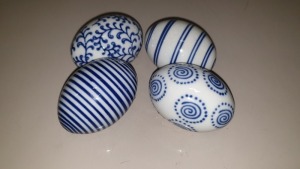 840 X BRAND NEW 6CM DECORATIVE PORCELAEN EGG IN ASSORTED DESIGNS - IN 14 BOXES
