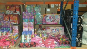 APPROX 170 PIECE ASSORTED BRAND NEW TOY LOT CONTAINING TROLLS 3 IN 1 ACTIVITY SET, JOJO SIWA BOW SETS, DISNEY PRINCESS COLOUR YOUR OWN SHOE, SHIMMER AND SHINE 8 COLOURED PENCIL, JOJO SIWA PENCIL CASES, DISNEY PRINCESS BUBBLES SOLUTION ETC
