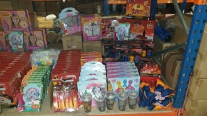 APPROX 250 PIECE ASSORTED BRAND NEW TOY LOT CONTAINING INCREDIBLES 2 TRACING PROJECTOR, CARS BOWLING SET, TROLLS CREATIVE SCRAPBOOKING & CARDS, JOJO SIWA BOW SETS, INCREDIBLES PROJECTION PEN, DISNEY PRINCESS COLOUR YOUR OWN BAG ETC