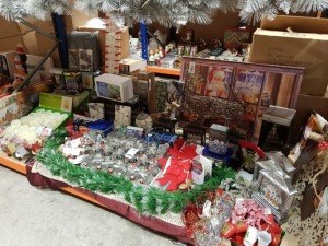 APPROX 100+ PIECE ASSORTED BRAND NEW PREMIER CHRISTMAS LOT CONTAINING CHRISTMAS JARS, CHRISTMAS TREE STORAGE BAG WITH WHEELS, LED CANVAS, LED CANDLES, 16 METRE 200 LED MULTI ACTION SUPABRIGTHS, LANTERNS, DECORATIVE TREE NEST, VARIOUS INDOOR CHRISTMAS LIGH