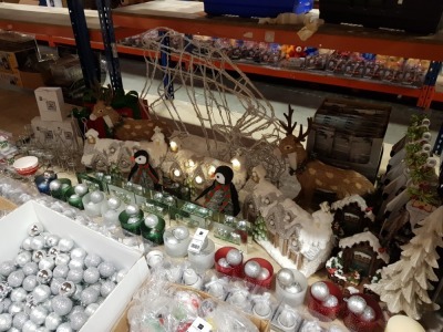 APPROX 125+ PIECE ASSORTED BRAND NEW PREMIER CHRISTMAS LOT CONTAINING LARGE LED REINDEER, 42CM BROWN WOODEN SANTA, GLASS LANTERN ANIMATED SCENE, LIGHT UP SNOWY HOUSE, STANDING PENGUINS, GLASS CANDLE HOLDERS, BAUBLES, STANDING REINDEER, LIGHT UP PRESENTS,