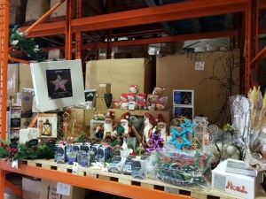 APPROX 160 PIECE ASSORTED BRAND NEW PREMIER CHRISTMAS LOT CONTAINING MICRO BRIGHTS CLUSTER MULTI ACTION LED LIGHTS, STANDING SANTA WITH LED, 58CM SOFT ACRYLIC STAR, 3 ROBINS ON A LOG, 78 LED MULTI ACTION SNOWFLAKE CURTAIN LIGHTS, CERAMIC NOEL ORNAMENT, 40