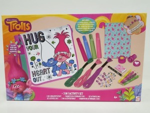 30 X BRAND NEW TROLLS THREE IN ONE ACTIVITY SET INCLUDING PENS, MARKERS, BAG, NOTEPAD AND OTHER ACCESSORIES CONTAINED IN 5 BOXES