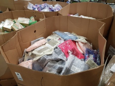 FULL PALLET OF AVON JEANS, JUMPERS, T-SHIRTS, KNITTED TOPS AND TROUSERS