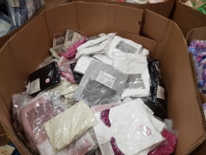 3/4 OF A PALLET OF AVON DRESSES, TOPS, T-SHIRTS AND LEGGINGS