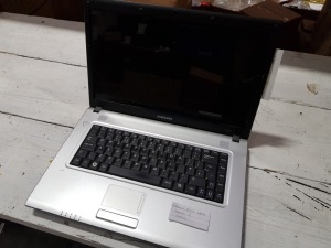 SAMSUNG R519 LAPTOP WINDOWS 7 INCLUDES CHARGER