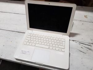 APPLE MACBOOK LAPTOP APPLE X O/S INCLUDES CHARGER