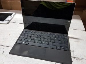MICROSOFT SURFACE TABLET WINDOWS 10 64GB STORAGE INCLUDES CHARGER AND KEYBOARD