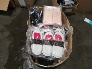 APPROX 280 X BRAND NEW PACKAGED ASSORTED LEG/FOOTWEAR LOT CONTAINING SOCKS, TIGHTS, FISHNETS, PILATES AND TRAINER SOCKS - IN ONE BOX