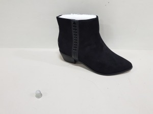 15 X BRAND NEW WOMENS EVANS SHOES IN VARIOUS STYLES AND SIZES INCLUDING BLACK ARROW SHOES AND BLACK ARIA SHOES RRP £699.00