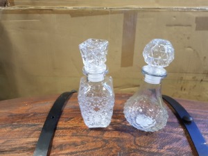 FULL PALLET CONTAINING APPROX 960 X DECORATIVE DECANTER IN 2 STYLES (90X90X175MM)