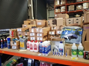 APRROX 900+ PIECE MIXED CAR LOT ON A FULL BAY CONTAINING A LARGE QUANTITY OF FOSTER GRANT SUNGLASSES, 5L OE 05 BLUECOL COOLANT, BLUECOL ANTI-FREEZE AND SCREENWASH, A LARGE QUANTITY OF VARIOUS HOLTS TOUCH UP PENS ETC.