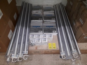 58 PC BRAND NEW PLUMBOB BATHROOM ACCESSORY TRADE LOT CONSISTING OF 40 X TELESCOPIC SHOWER RAILS, 12 X SHOWER CURTAINS PLUS 6 X STRAIGHT CONTRACT TRV'S