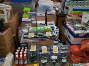 FULL PALLET CONTAINING LARGE QUANTITY OF ASSORTED BRAND NEW STATIONERY/EDUCATIONAL EQUIPMENT IE FLIP IT EDUCATIONAL CARDS, MITRE SIZE 5 FOOTBALL, REEVES 500ML READY MIXED PAINT, TTS MINI STAPLERS, TTS DYNAMO TORCHES, MAX-MIN IN-OUTDOOR THERMOMETER, ROMANS