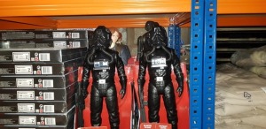 11 X STAR WARS 18" (45 CM) FIGURES - IE 5 X JYN ERSO, 4 X FIGHTER PILOT AND 2 DROIDS - BOXES SLIGHTLY DAMAGED