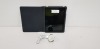 APPLE IPAD TABLET WIFI + 3G GENUINE CASE 16GB STORAGE INCLUDES CHARGER