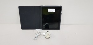 APPLE IPAD TABLET WIFI + 3G GENUINE CASE 16GB STORAGE INCLUDES CHARGER