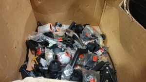 APPROX 100 X BRAND NEW MIXED CAR PARTS TO INCLUDE - ENGINE SUPPORT FIAT BRAVO, FRONT SUSPENSION TOP STRUT MOUNT, RENAULT MEGANE MOUNT R19, MANIFOLD, RADIATOR ETC - CONTAINED ON PALLET