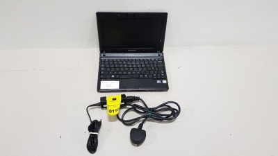 SAMSUNG N145 PLUS LAPTOP NO O/S - WITH CHARGER