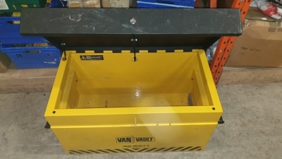1 X LOCKABLE VAN VAULT KEY INCLUDED SIZE 92 X 56 X 51 CM