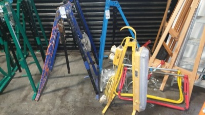 1 X BLUE PIPE BENDER, 6 X CABLE ROLLING EQUIPMENT AND A SIGHT FLOOR LAMP WITH SOCKETS