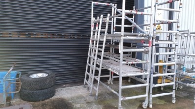 ALIMINIUM SCAFFOLDING TOWER WITH WHEELS EXTENDABLE + 2M CAN REACH 4M HIGH 2 PLATFORMS