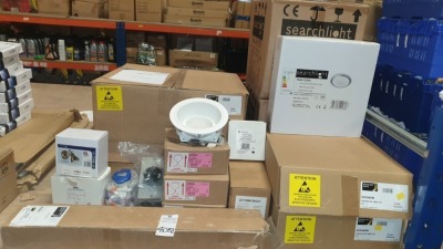 MIXED 15+ PIECE TRADE LOT CONTAINING SEARCHLIGHT FOCUS SPOT LIGHT, SEARCHLIGHT LED BATHROOM FLUSH, RELAY BASE WITH RECHARGABLE CELL BACKUP AND REMOTE TERMINAL AND A LOAD BREAK SWITCH ETC