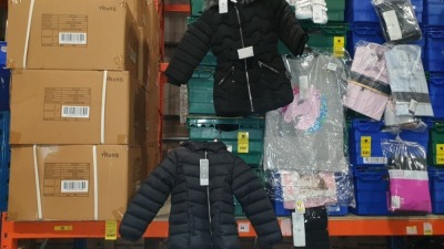 £400 MIN RETAIL VALUE OF CHILDRENS BLACK JACKETSIN VARIOUS STYLES AND SIZES IN 5 TRAYS (NOT INCLUDED)