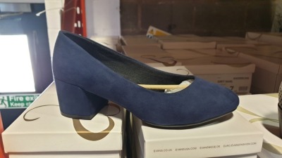 15 X BRAND NEW BOXED EVANS WOMENS NAVY FIRELLI SHOES (SIZE 8) TOTAL RRP £540.00
