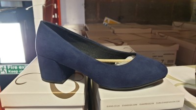 15 X BRAND NEW BOXED EVANS WOMENS NAVY FIRELLI SHOES IN VARIOUS SIZES TOTAL RRP £540.00