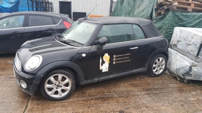 BLACK MINI COOPER. Reg : KS09 UFV Details: WITH 1 KEY 1598CC NO MOT NO LOGBOOK