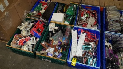 700+ PIECE MIXED CAR LOT CONTAINING PAINT BRUSHES, POWER OUTLETS, AIR FRESHNERS AND AIR PUMPS ETC IN 5 TRAYS (NOT INCLUDED)