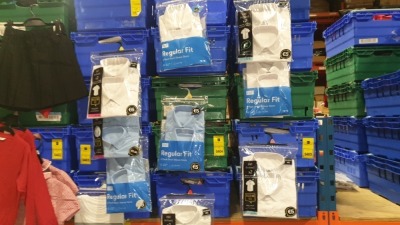 £400 MIN RETAIL VALUE OF CHILDRENS SHORT SLEEVED SHIRTS IN VARIOUS STYLES AND SIZES IN 5 TRAYS (NOT INCLUDED)